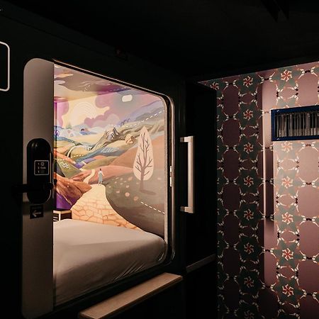 Capsule Hotel - Lucerne Old Town Exteriör bild