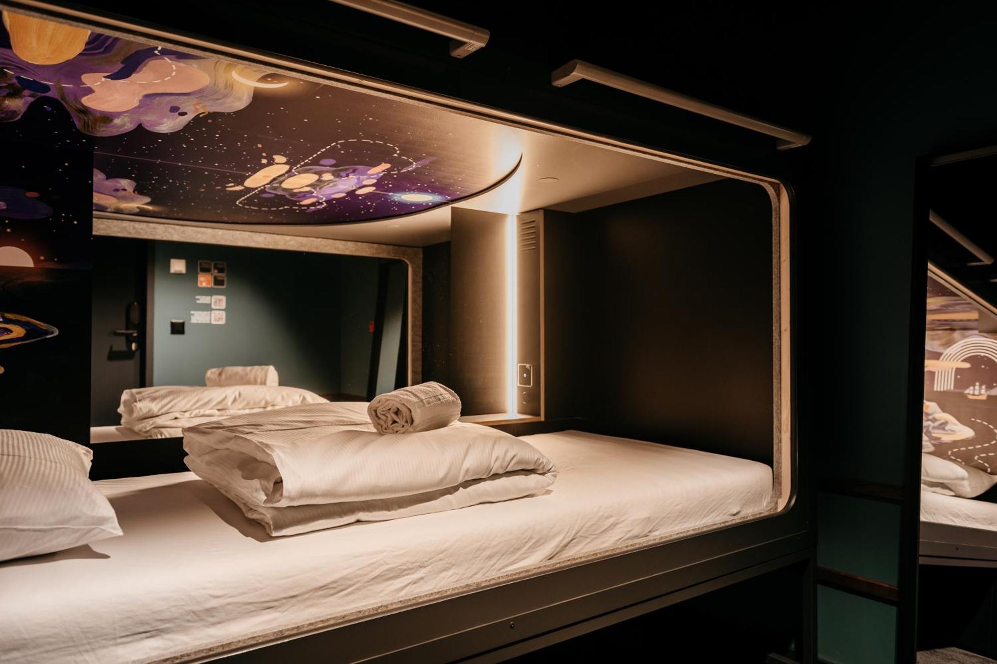 Capsule Hotel - Lucerne Old Town Exteriör bild