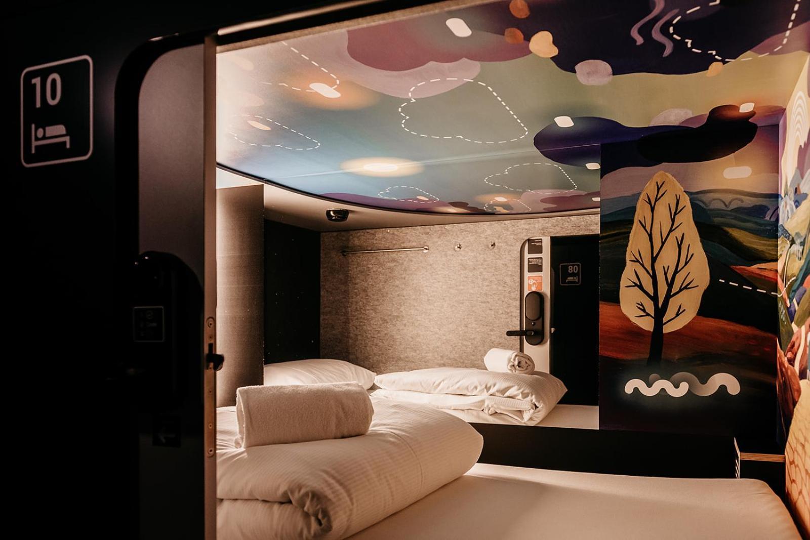 Capsule Hotel - Lucerne Old Town Exteriör bild