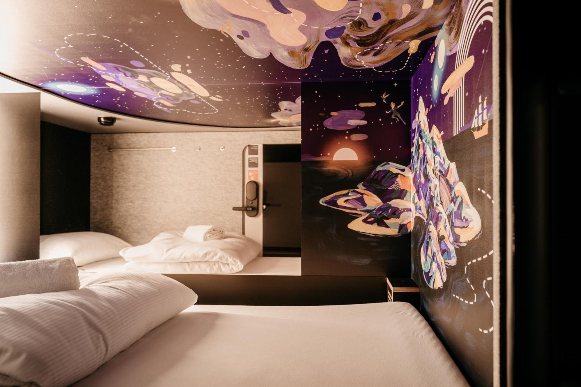 Capsule Hotel - Lucerne Old Town Exteriör bild